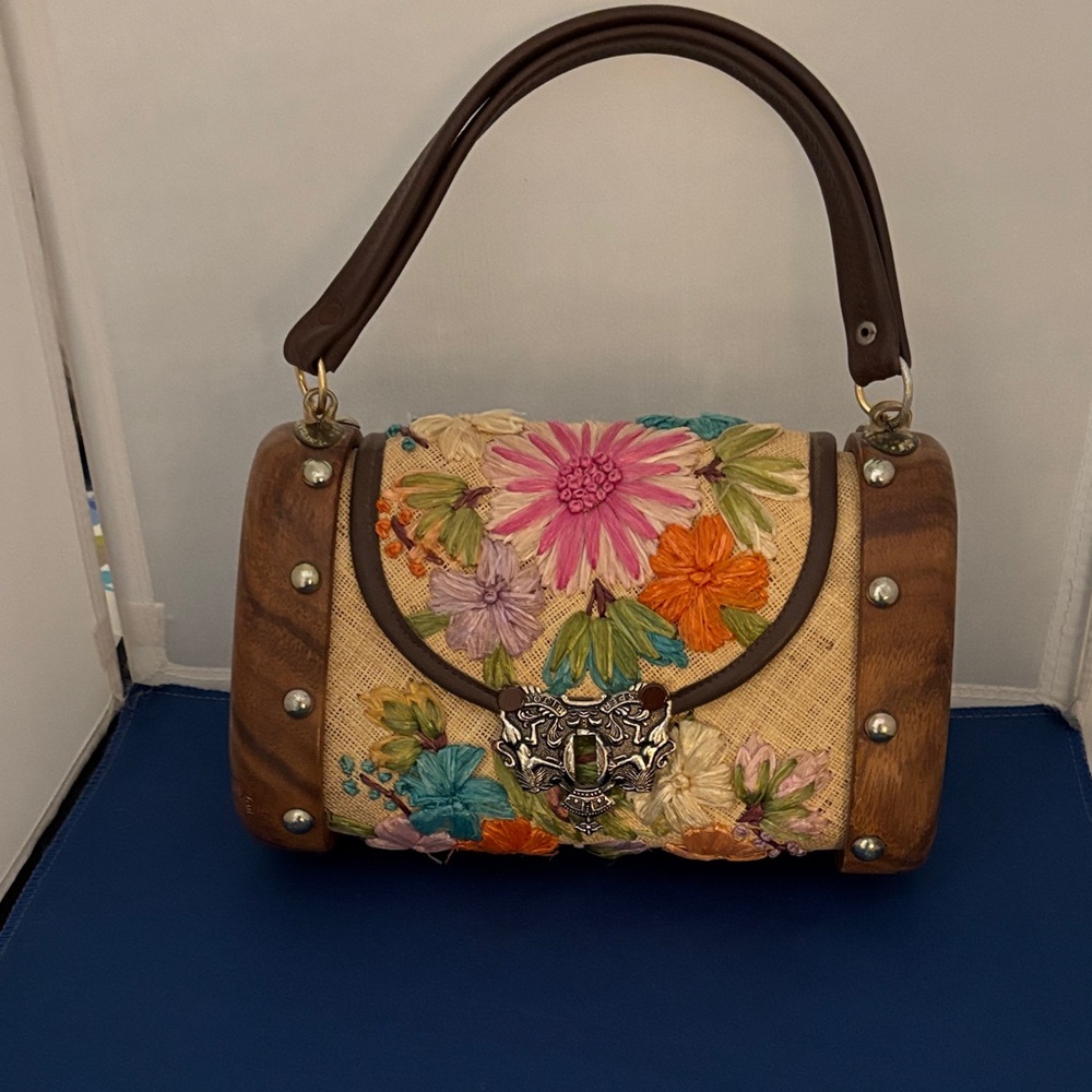 Vintage 60s 70s Raffia Flower Purse, Wood Like Accent Bag